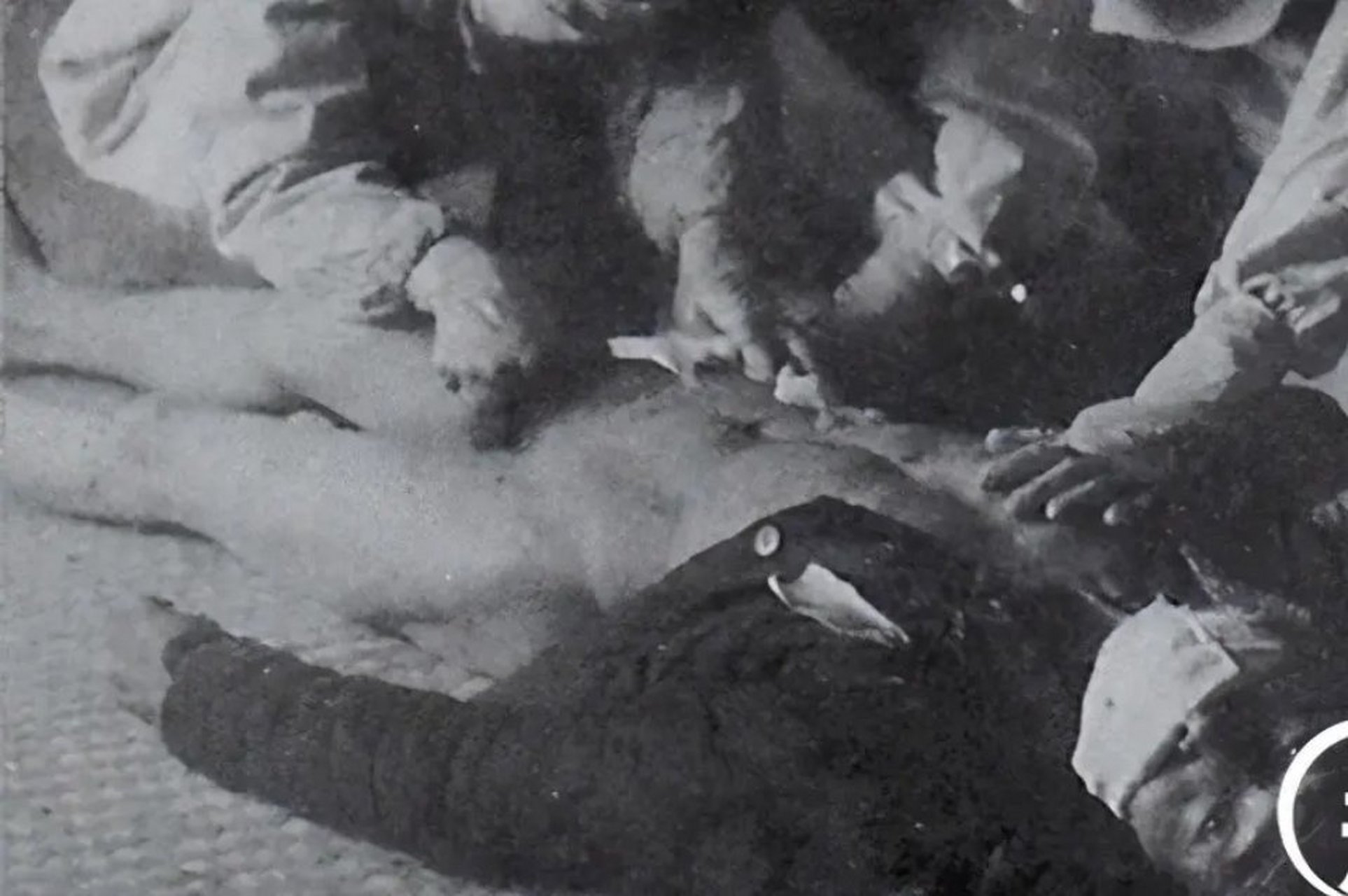 惨绝人寰,这是一张当年侵华日军731部队对中国人进行活体解刨的图片.