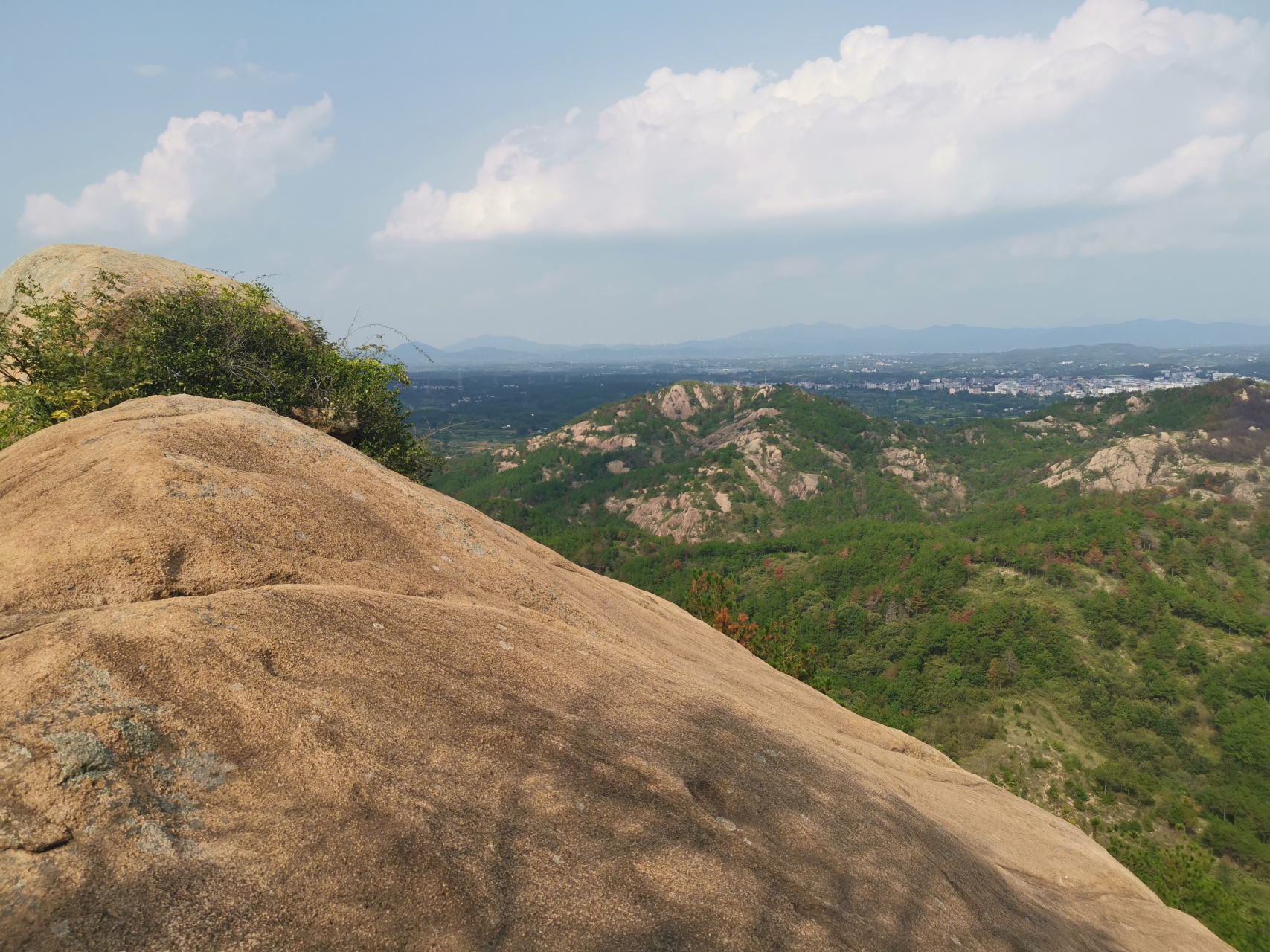 孝感大悟装八寨,山上有各种各样的大石头,感叹大自然的鬼斧神工!