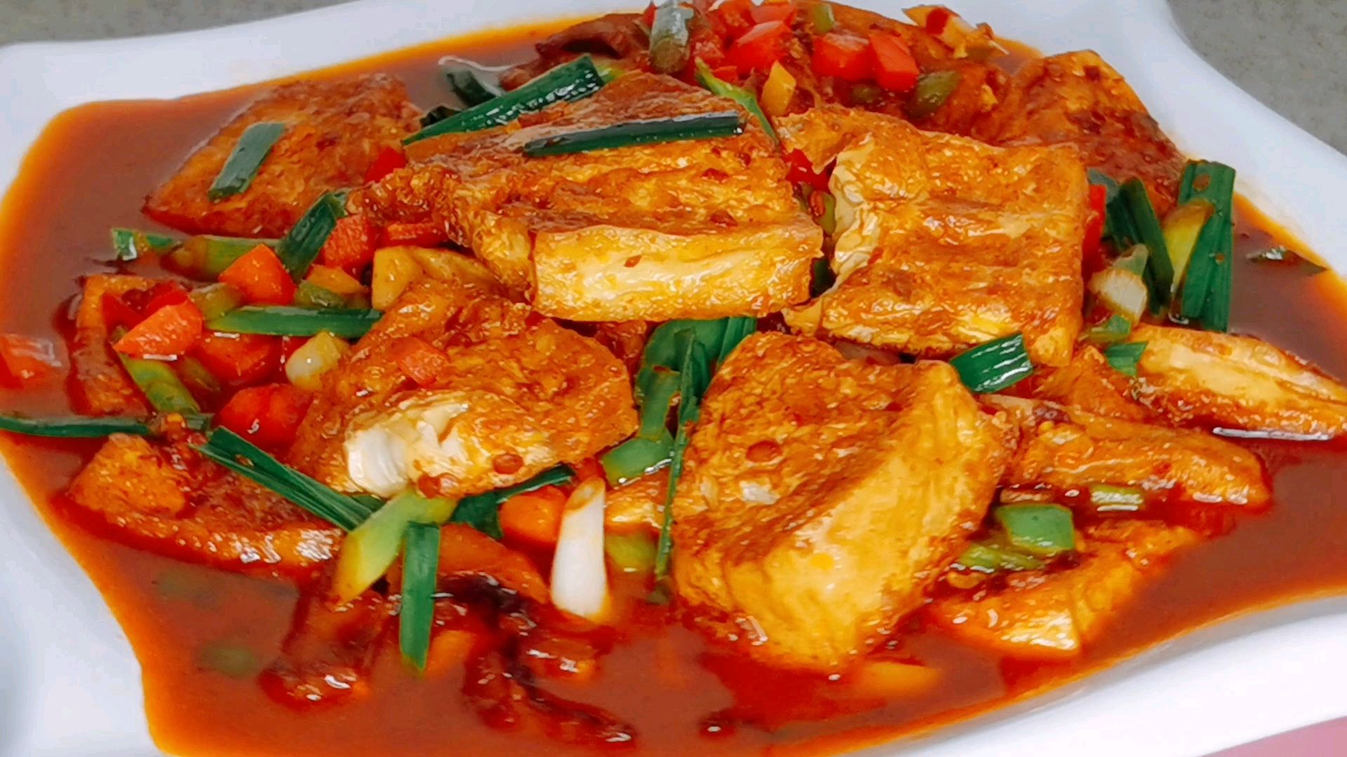 豆腐以后就这样吃,腊鱼的熏香搭配豆腐的爽滑,出锅比红烧肉还香