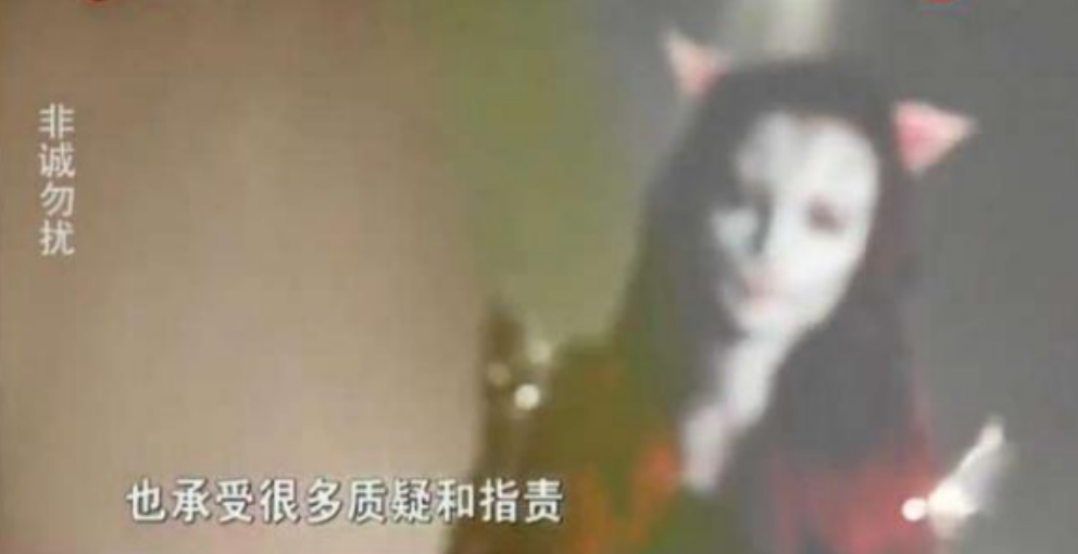 非诚勿扰中不肯露脸的"猫女",全程无人敢牵手,卸妆后素颜长这样