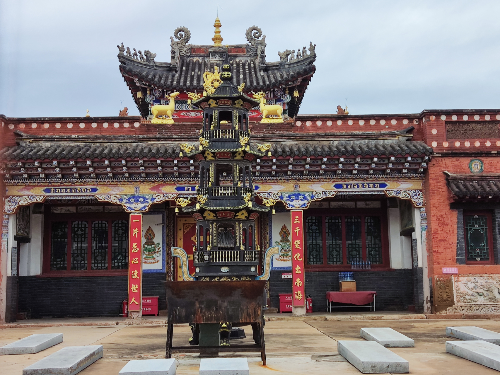 在辽宁朝阳喀喇沁镇,有一座妙吉寺,在当地是非常有名气的.
