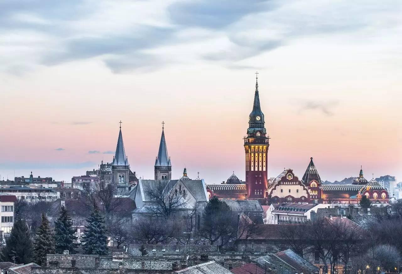 探讨波兰的经济,政治和文化问题及其解决方案