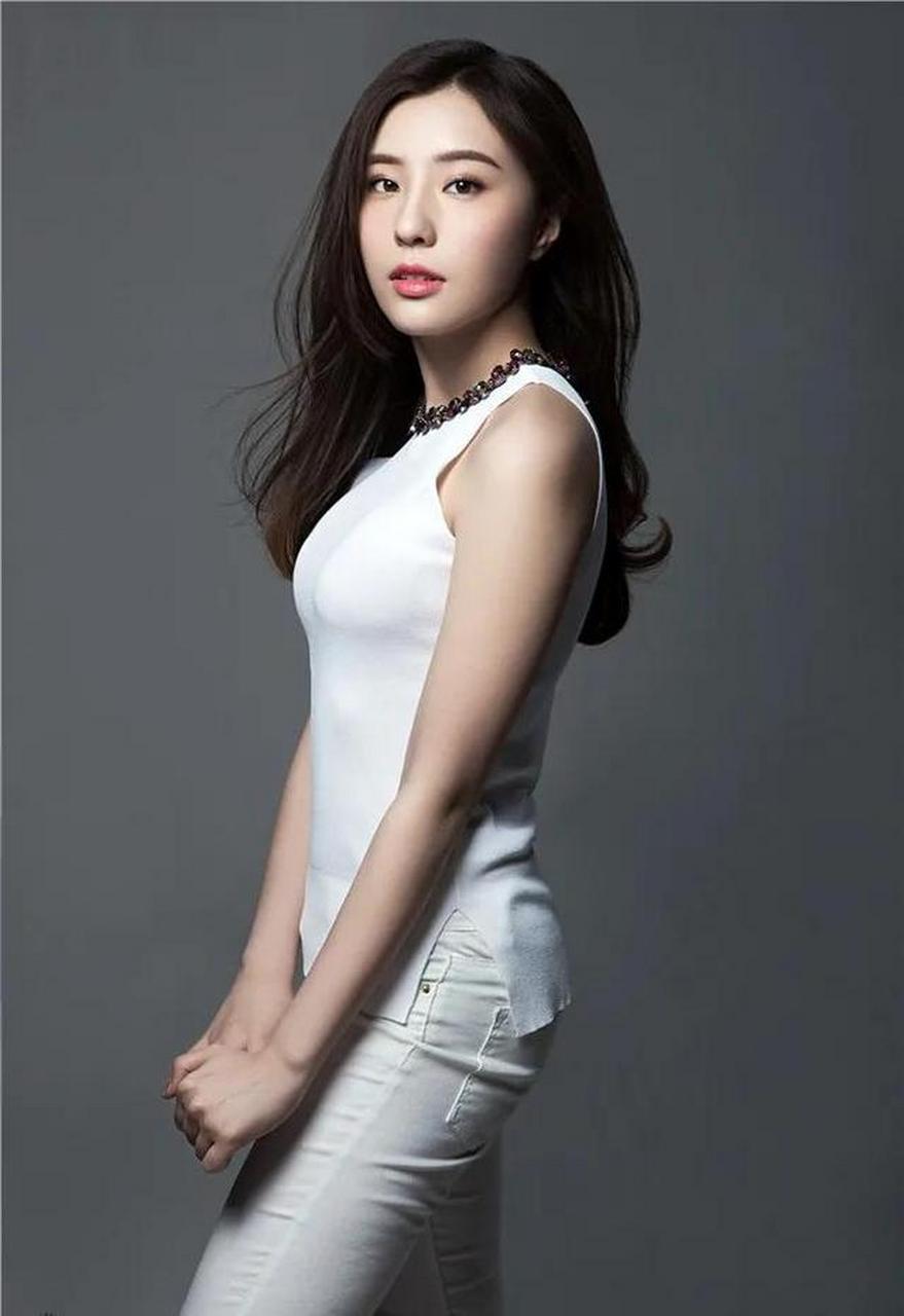 鲍天琦好漂亮!#明星生图大赏# #我们都爱聊八卦# #娱乐