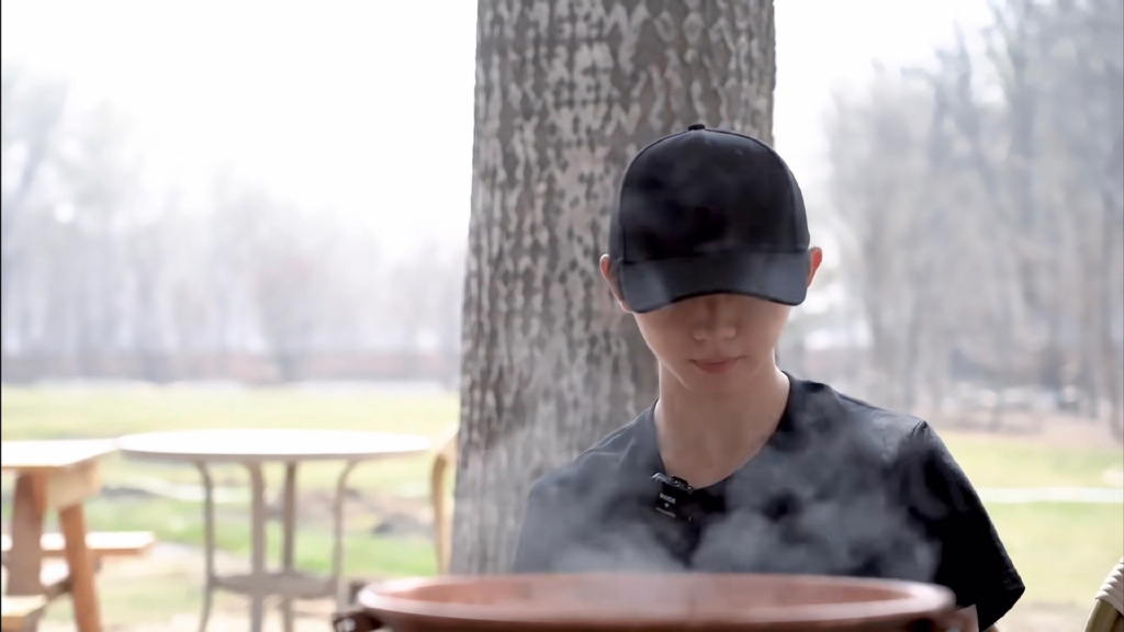 马嘉祺偏瘦身材考验形象