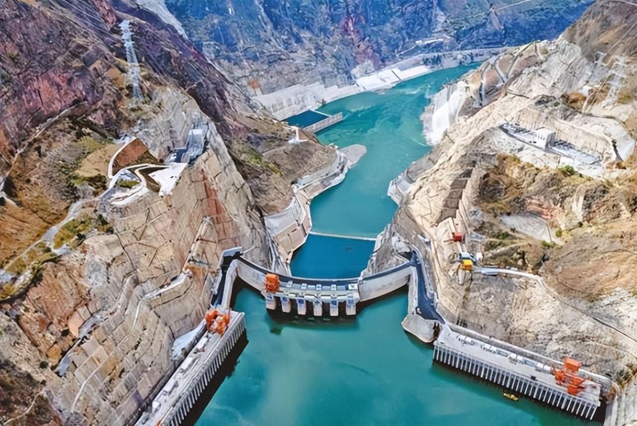 历史性时刻,中国在建最大的"金沙江旭龙水电站",成功实现截流