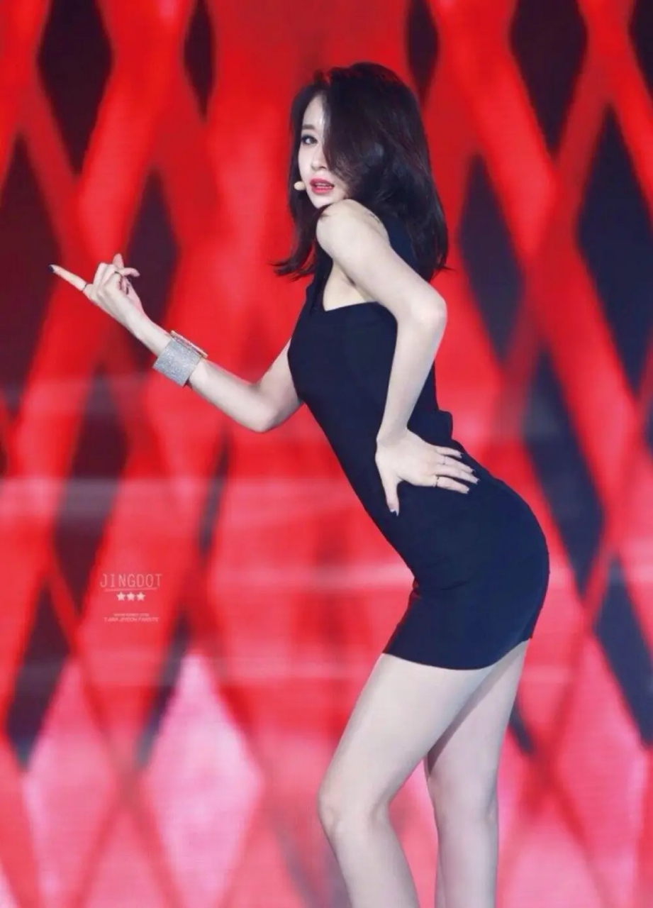 朴智妍.有胸有屁股有肉肉的大腿才叫性感!