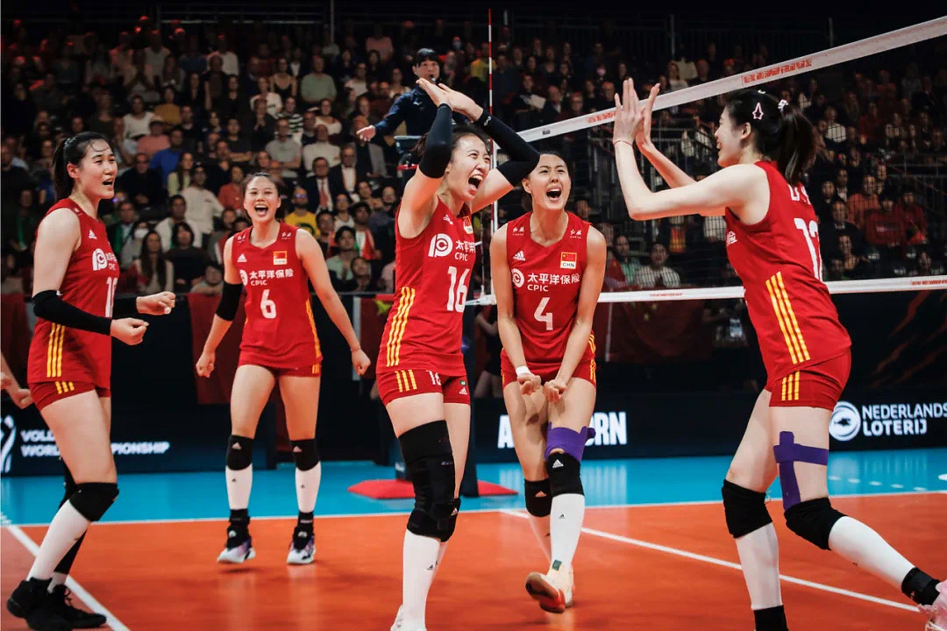 中国女排最新合照出炉,18人出镜,5人缺席,一小将受重点培养,一名将