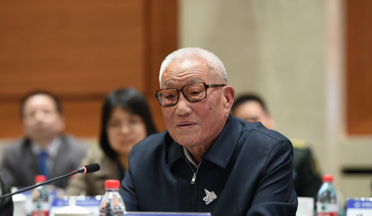 他是总装备部的第一任部长,53岁授少将,58岁升中将,63岁升上将