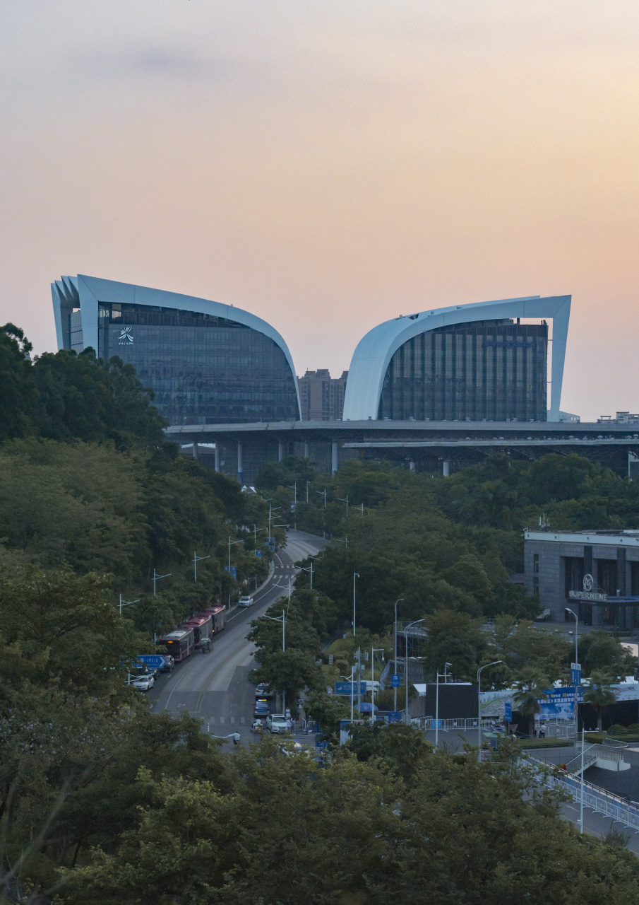南宁豪生国际大酒店夜景和晚霞.