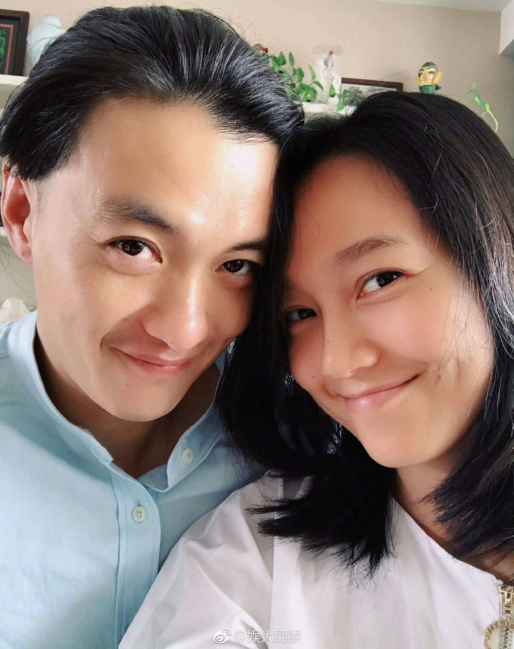 看来,周一围要是不演那些"油腻"的角色,私底下看着也挺神清气爽的,而