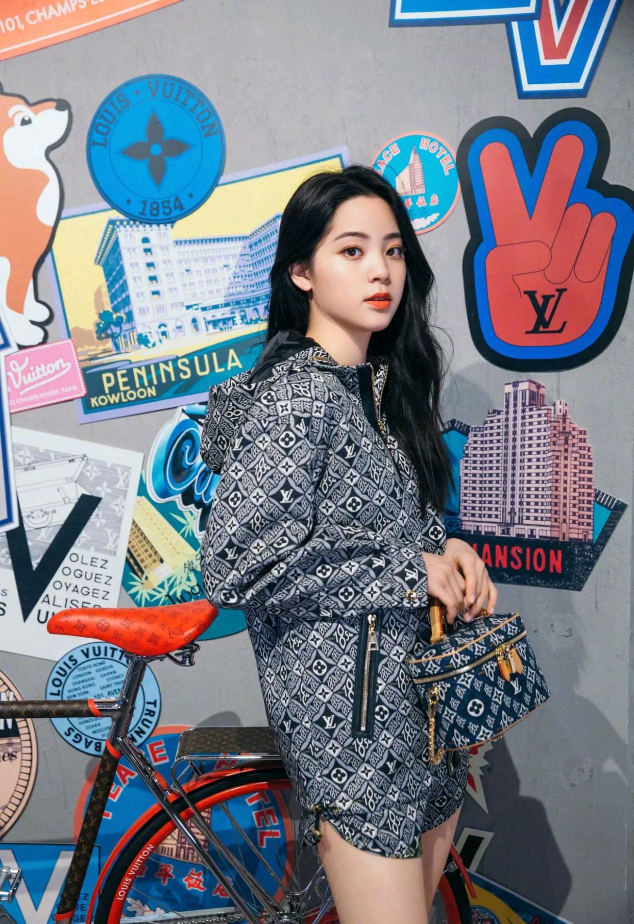 欧阳娜娜变身lv少女 动感时髦