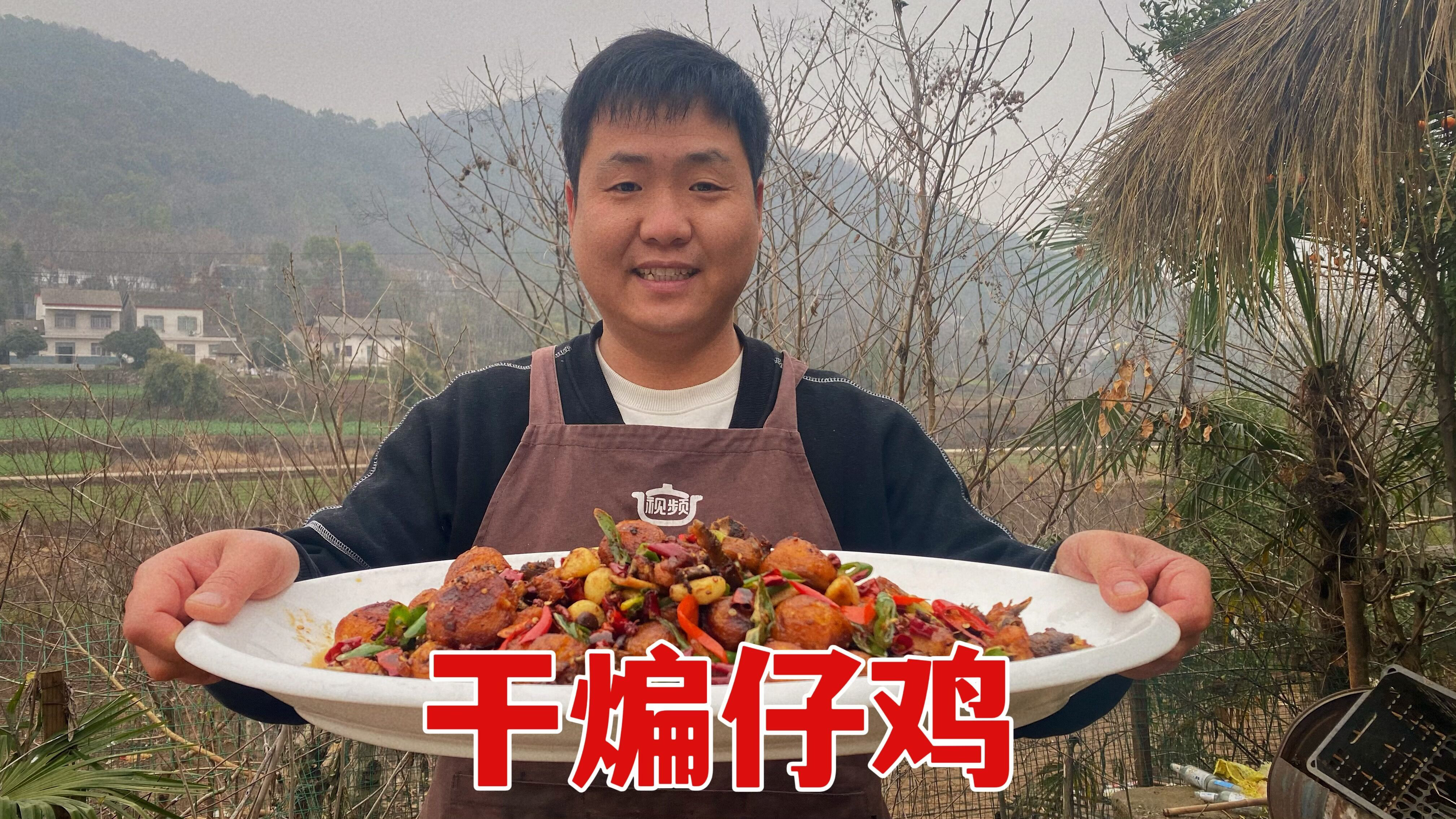 新鲜土豆跟鸡一起爆炒,麻辣过瘾吃爽了