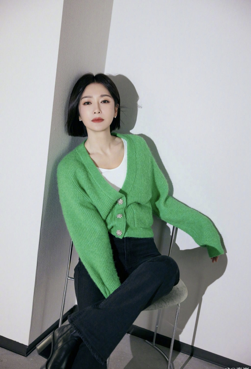 想不到今年秦岚在春晚演小品,还挺成功,《上热搜了》.#秦岚