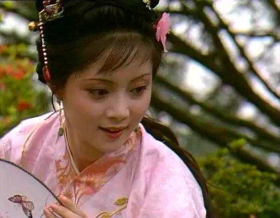 贾宝钗所戏的蝴蝶为啥是玉色的,有什么寓意吗?