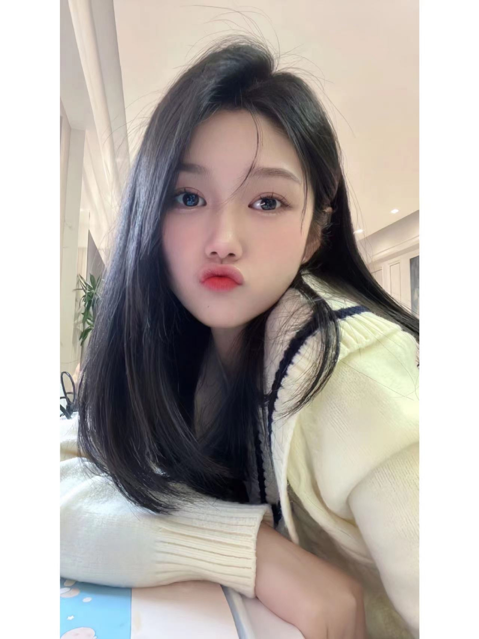 在家无聊自拍也是打发时间一种,这样可爱的女生是心中永远吗?