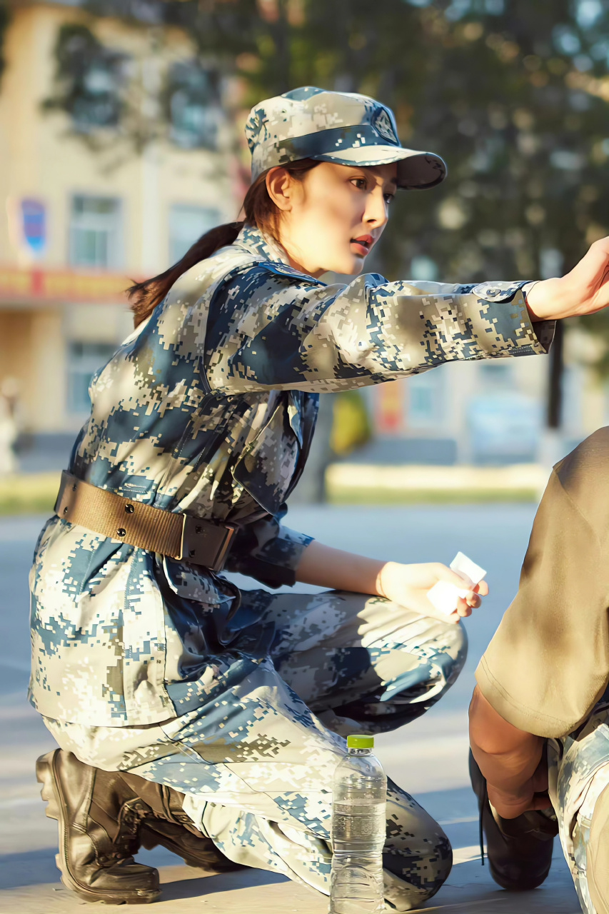 2017年真正男子汉时期的杨幂,素颜也这么能打.