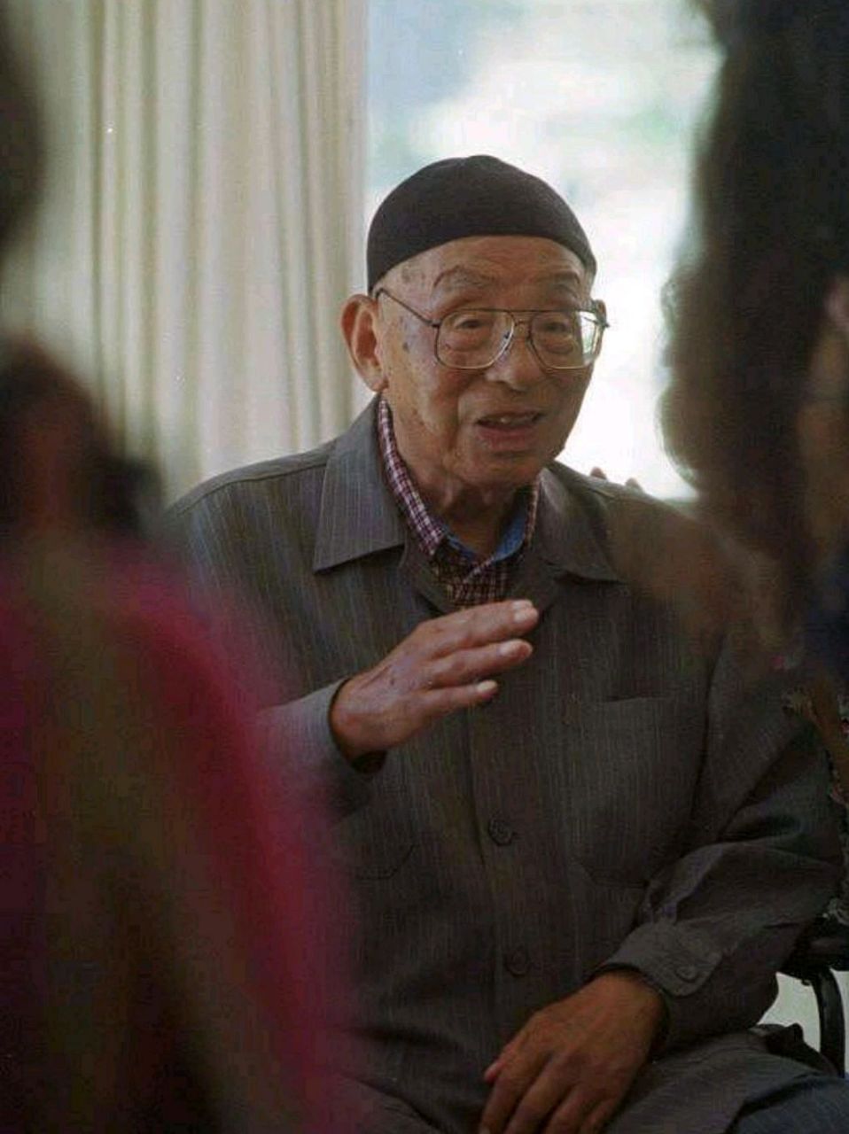 吕彤岩问张学良,香港回归的时候,是否愿意顺道回国看看?