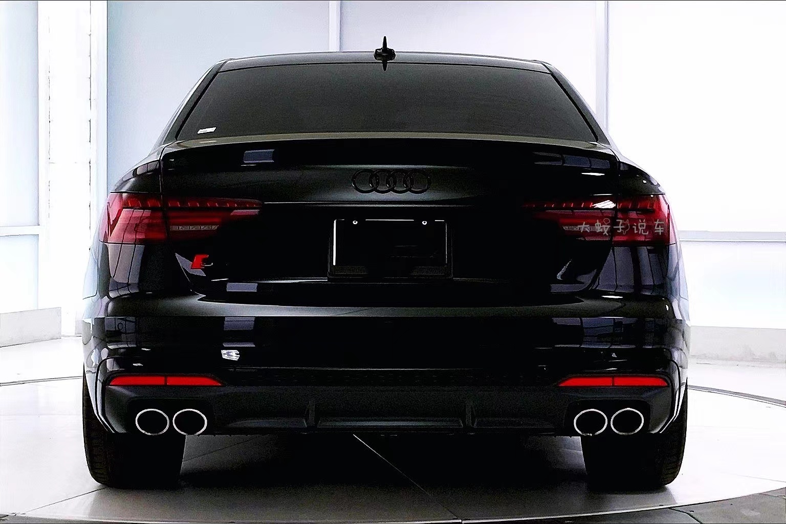 奥迪a4黑武士版亮相!加速仅4.7秒,运动包围 酷黑外观,真帅气