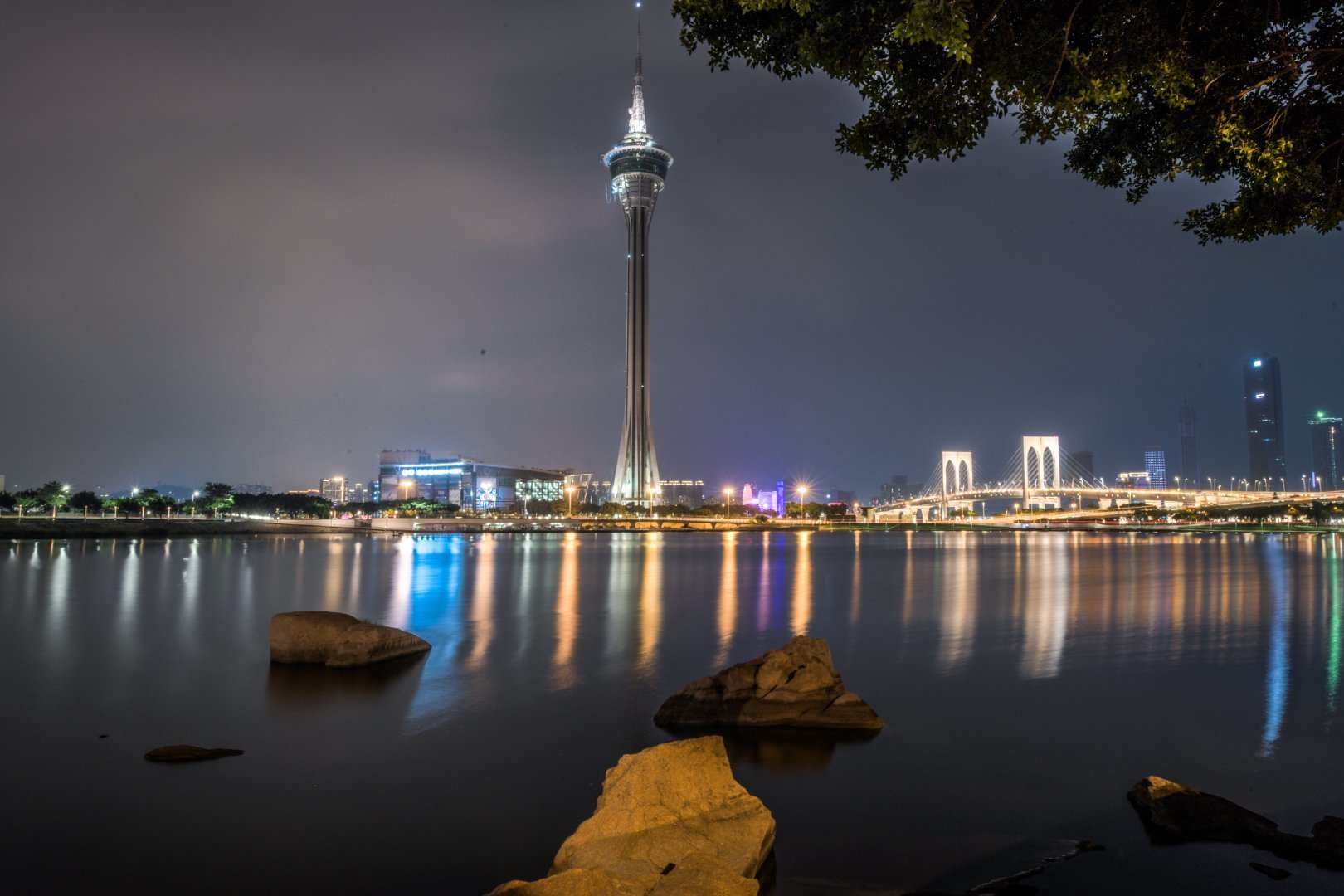 澳门西湾湖:收藏全澳最美夜景,在灯火辉煌中彰显袖珍大都市的魅力!