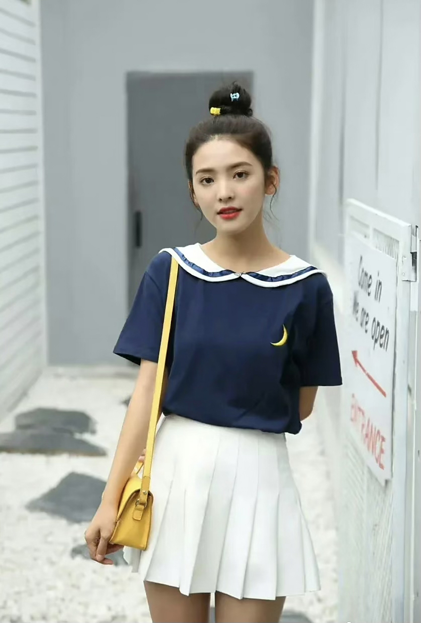 章若楠早期当平面模特的照片,有点像吴倩,大家觉得呢?#章若楠