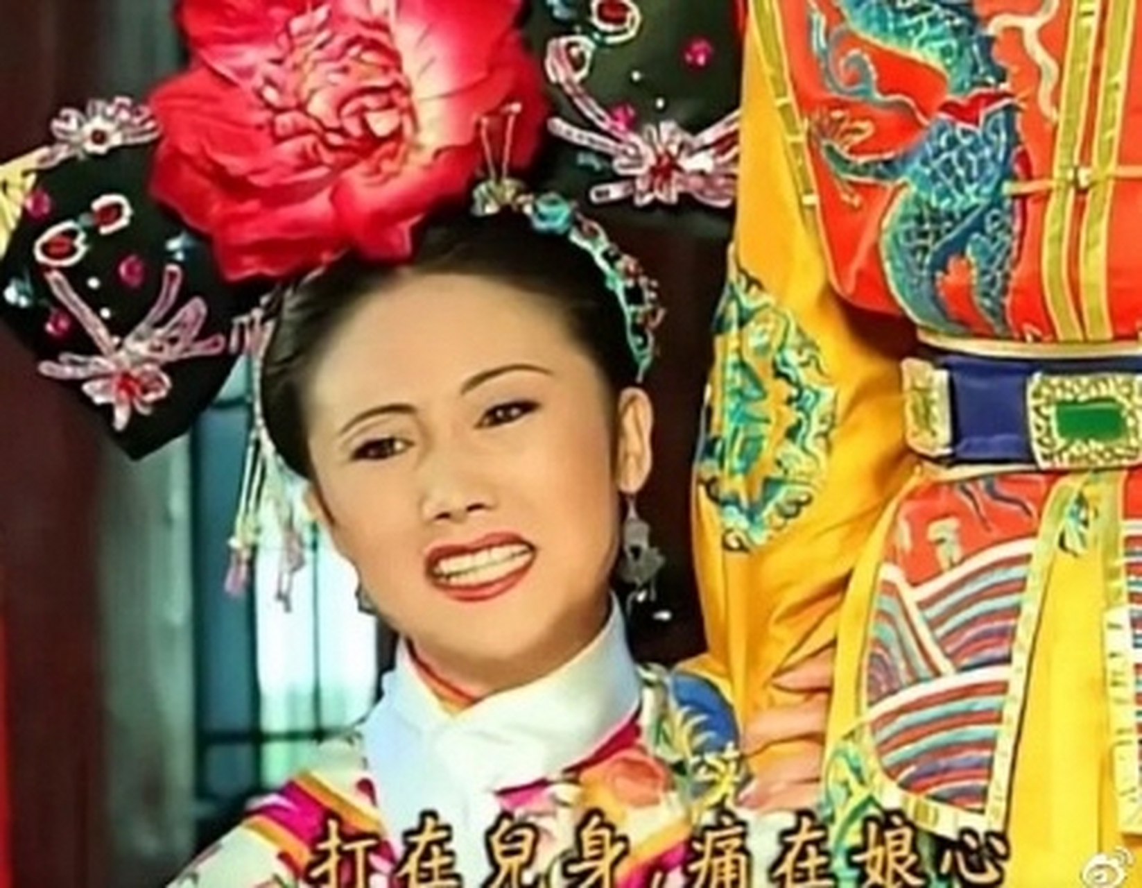 《还珠格格》里的令妃娘娘其实心机很重,每次小燕子闯祸,皇帝生气时