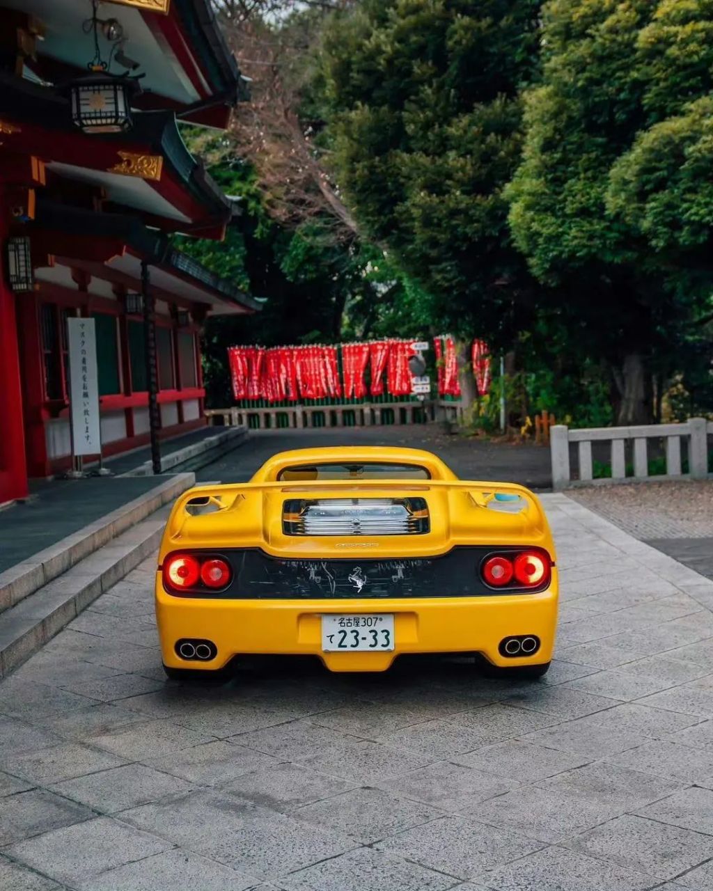 法拉利f50是一款由法拉利公司于1995年推出的超级跑车,是f40的后继