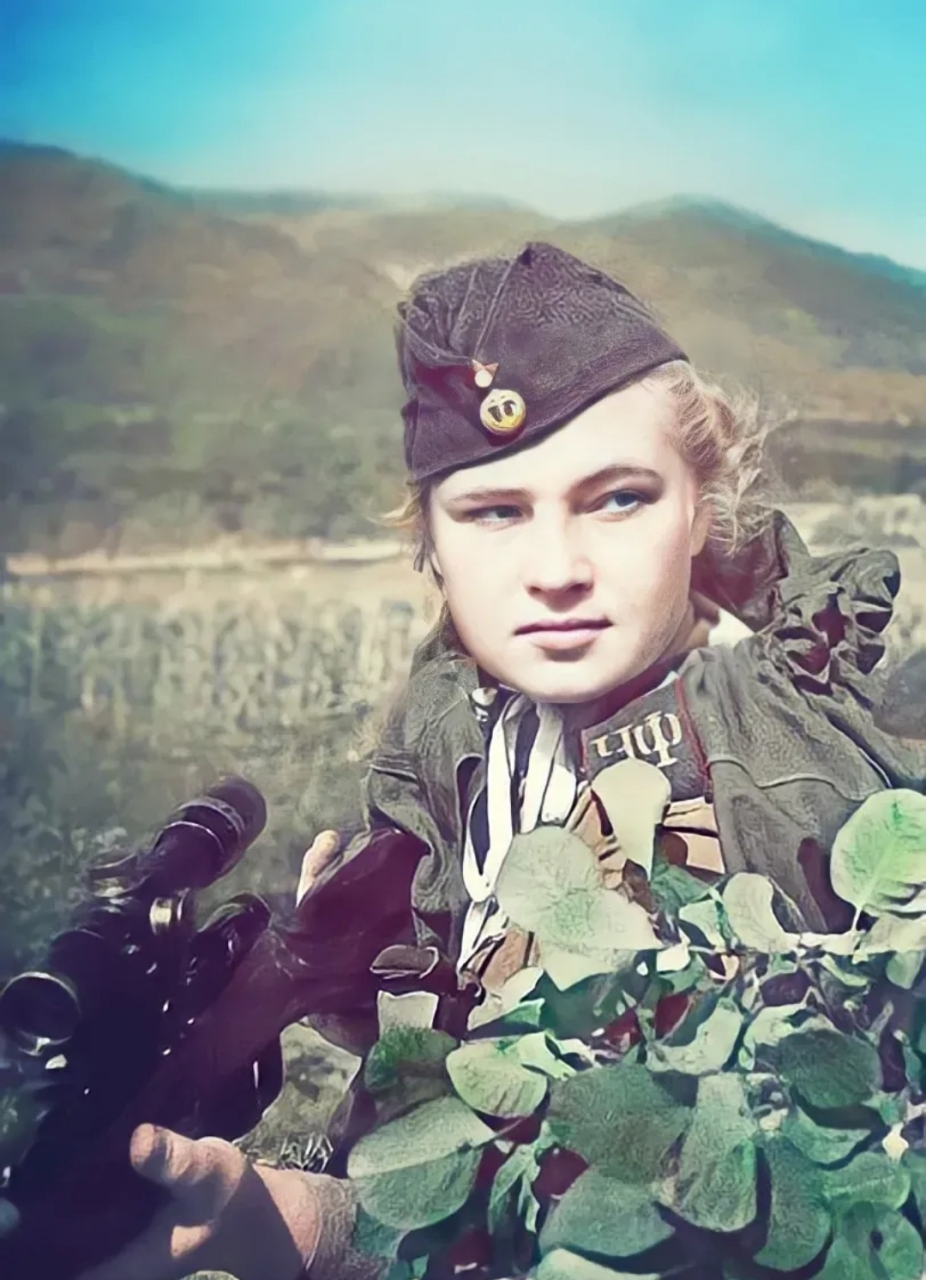 二战时期的1943年,照片中这名非常漂亮的苏联女兵名叫罗诺夫.