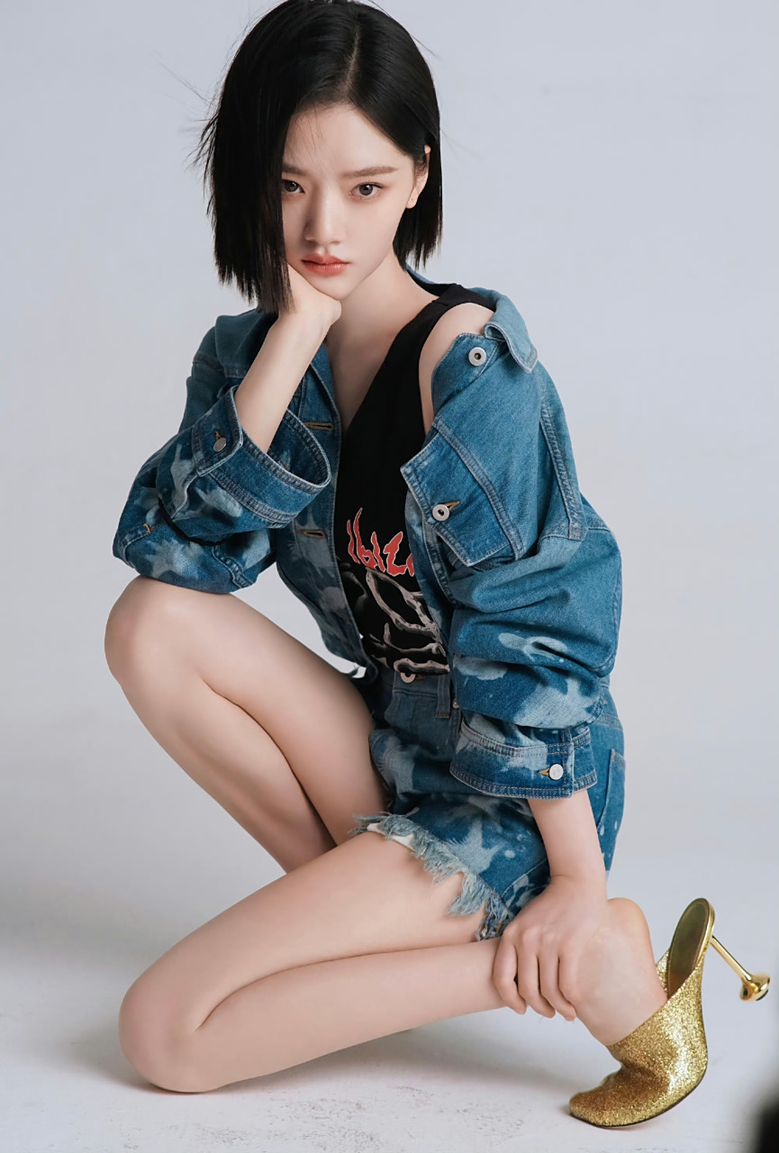 任敏修长的美腿