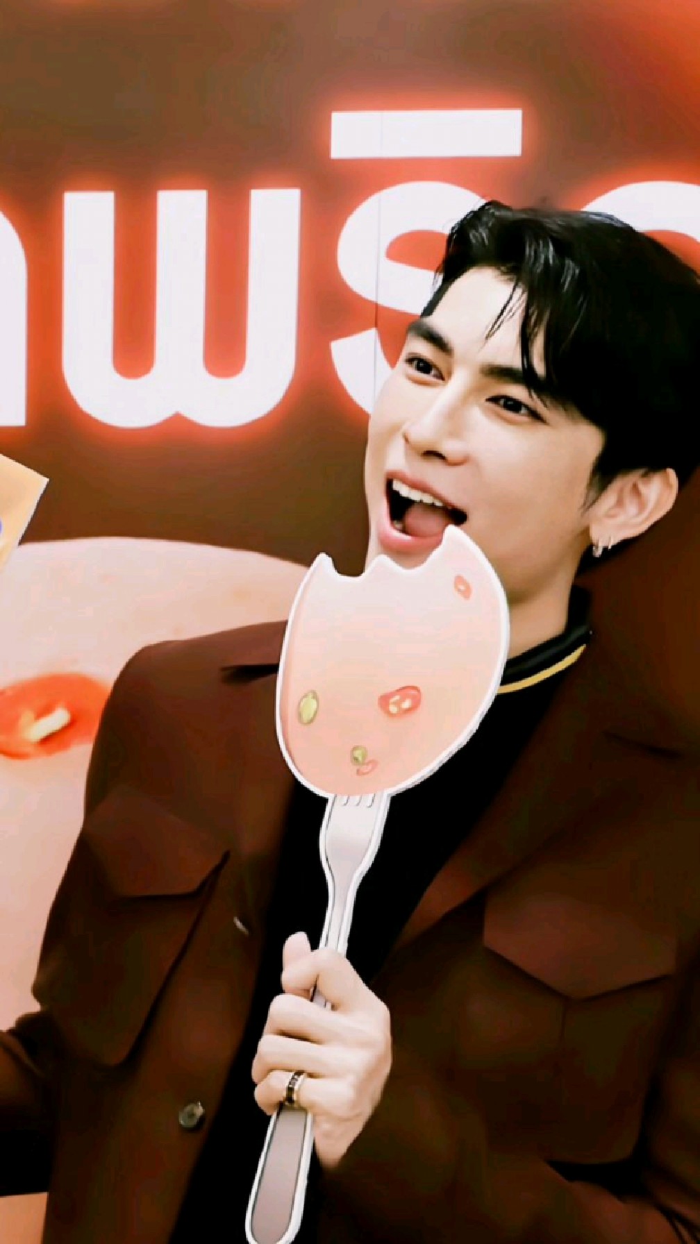 mew缪苏帕,突然的矜持是怎么回事,这局促的笑容,放不开的可爱