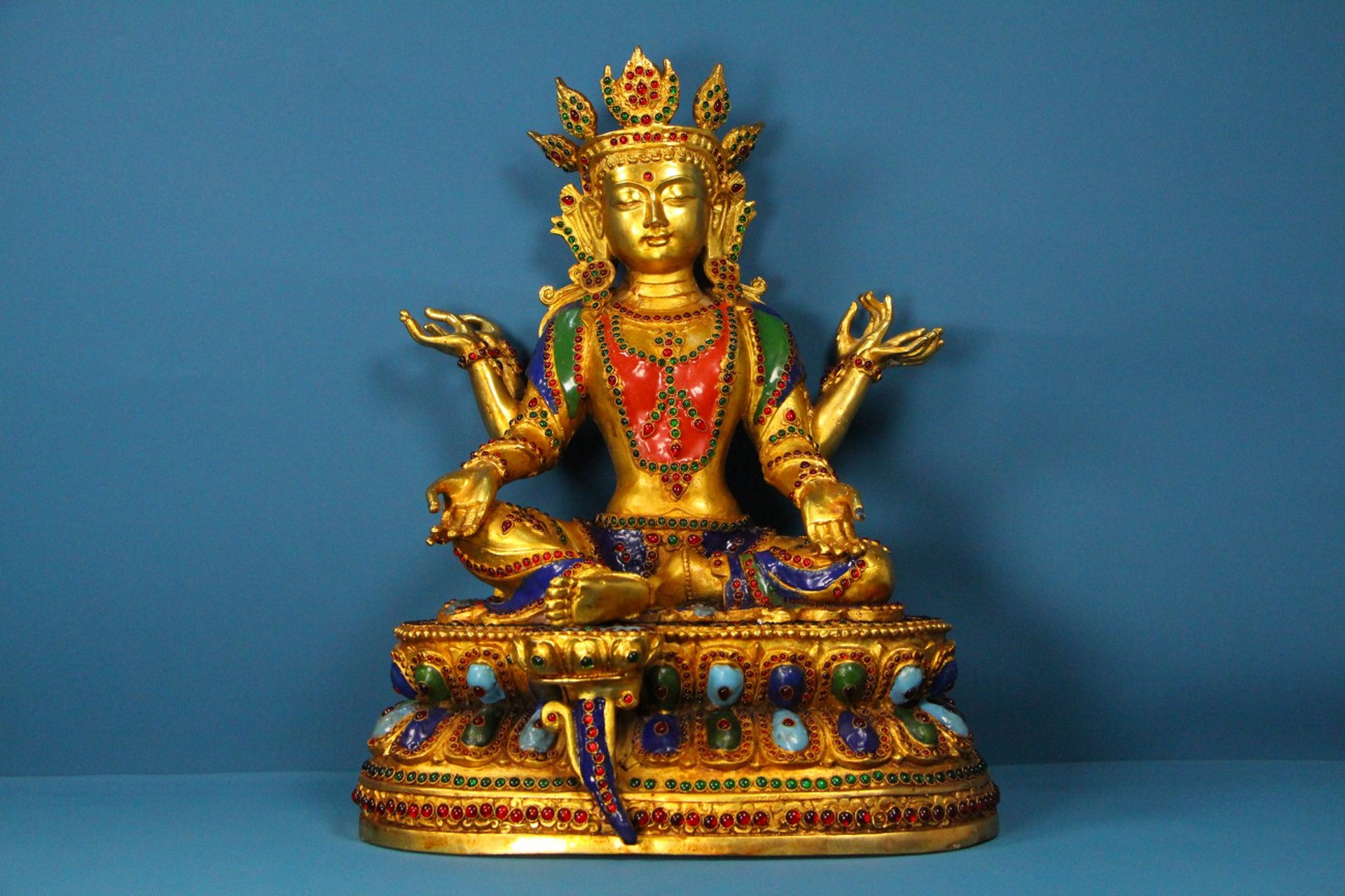 旧藏精品纯手工打造铜鎏金镶宝石景泰蓝佛像一尊 底座长31厘米