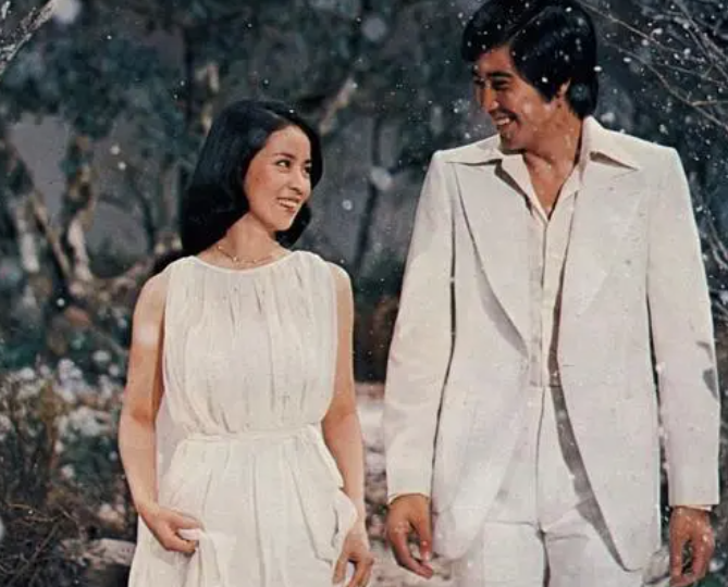 成龙老婆林凤娇年轻时,与秦汉举止亲密?