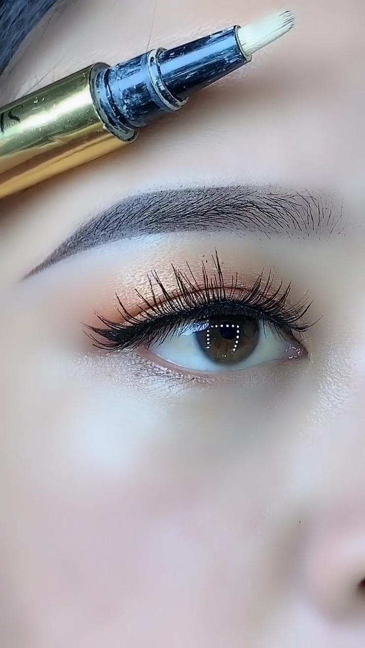 眉毛画不好可以借助遮瑕笔