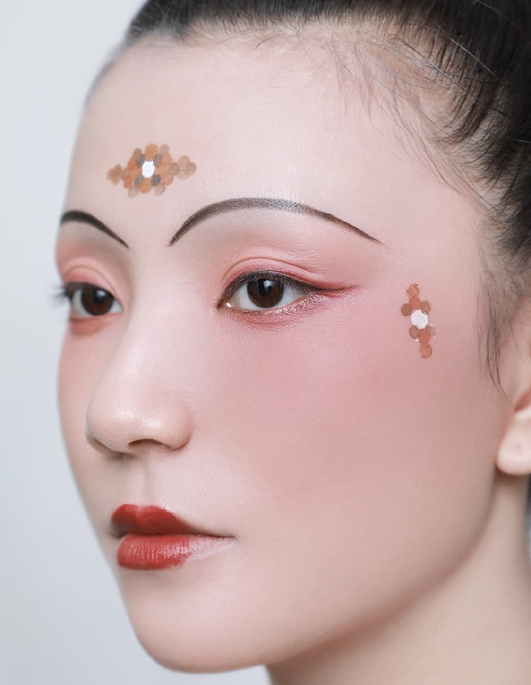 唐代女子真实的妆容是这样的,精致又娇媚,看完你能接受吗?