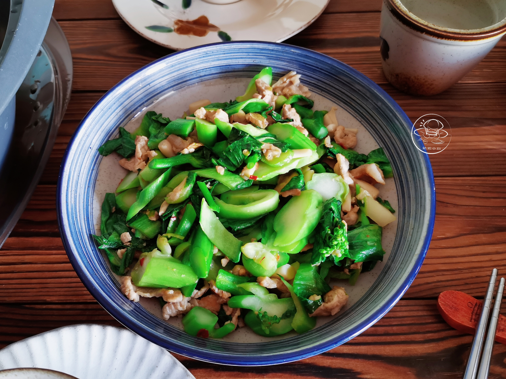 菜心炒肉片,苹果米糊 赶时间但早餐还是好好吃了,20分钟端上做.