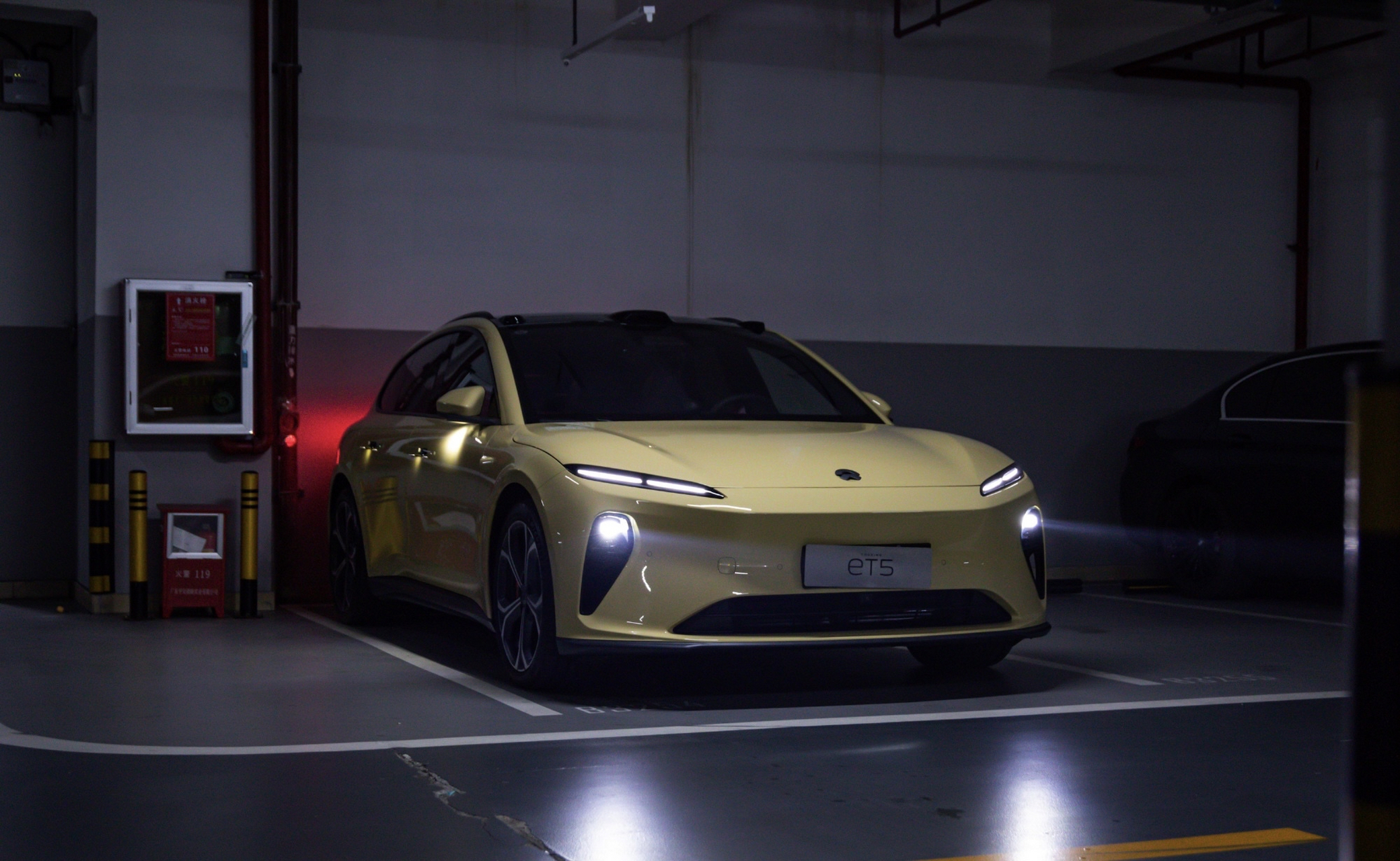 蔚来 et5 t 这内饰氛围灯覆盖面积确实广,你们喜欢这张瀑布式氛围灯