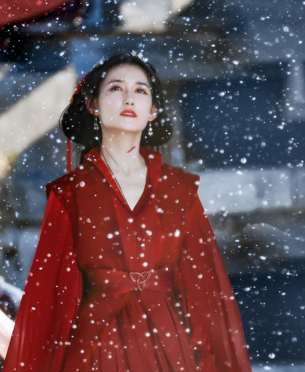 蒋依依在综艺《一拍即合的我们》里面的红衣古装扮相太美了,她好适合