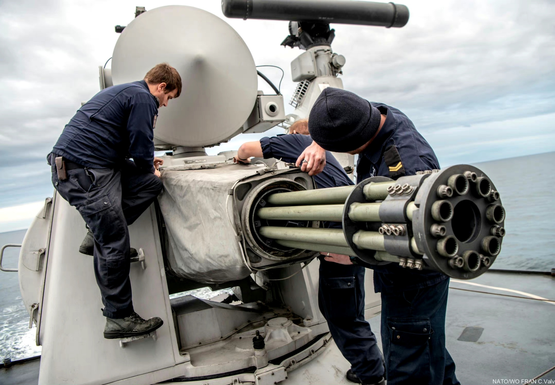 荷兰"守门员"近防炮系统,当年还是不错的,不过现在和我们的1130近防炮