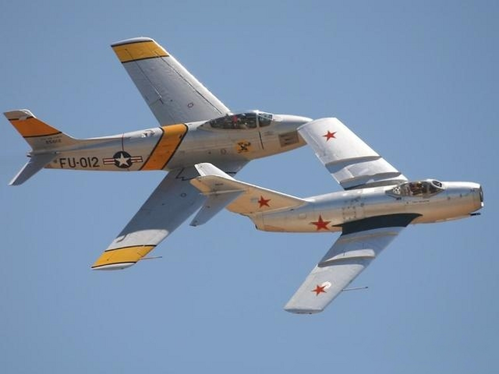 f-86和米格-15是朝鮮戰爭中交戰雙方使用的最主要戰鬥機.