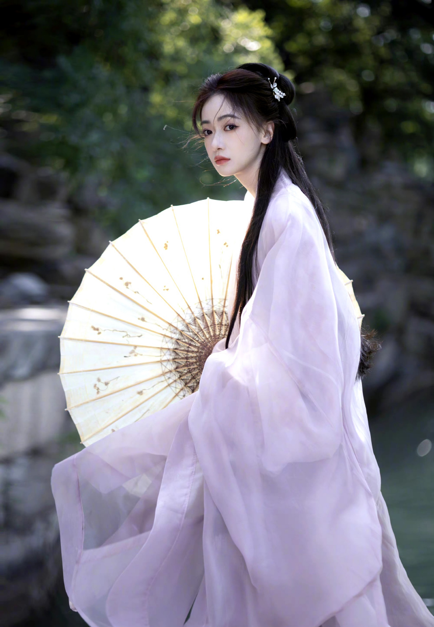 吴谨言这套紫色的古装美呆了