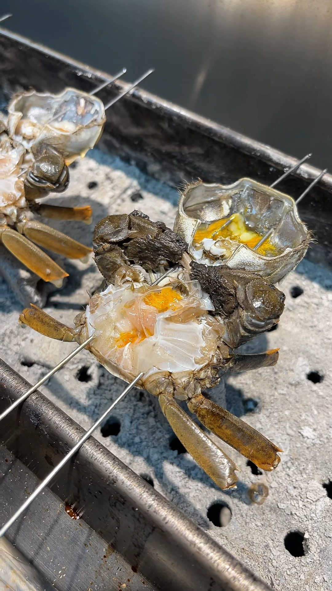 烧烤美食烤河蟹