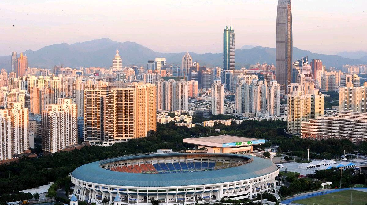 深圳体育场,市内比较早的体育场馆!可以说是深圳的地标