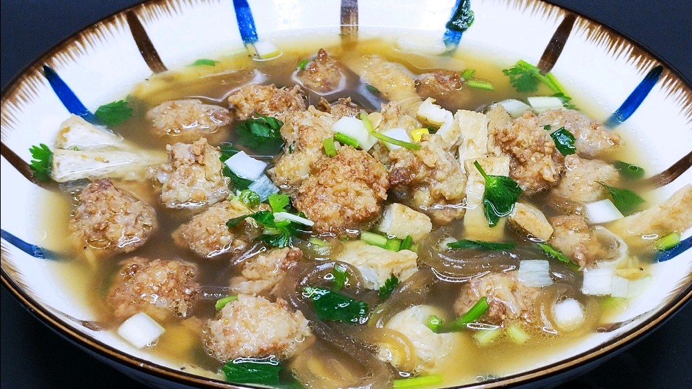 一碗好吃的北方早点丸子汤是怎么做的?教你详细制作方法,太香了