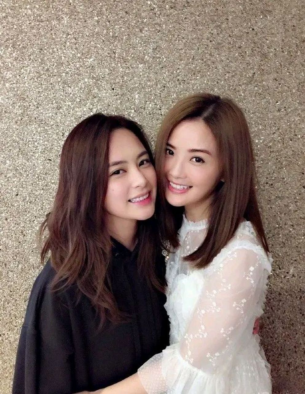 蔡卓妍,钟欣潼纪念twins组合出道22周年  twins自2001年出道以来