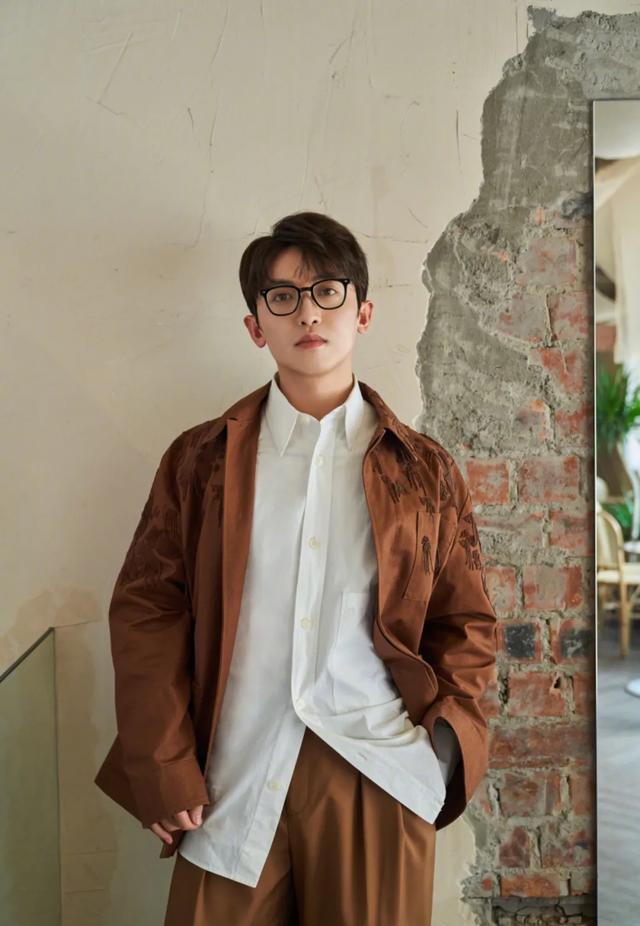 跑男导演跑男导演-跑男导演跑男导演姚译添怎么换了  第15张