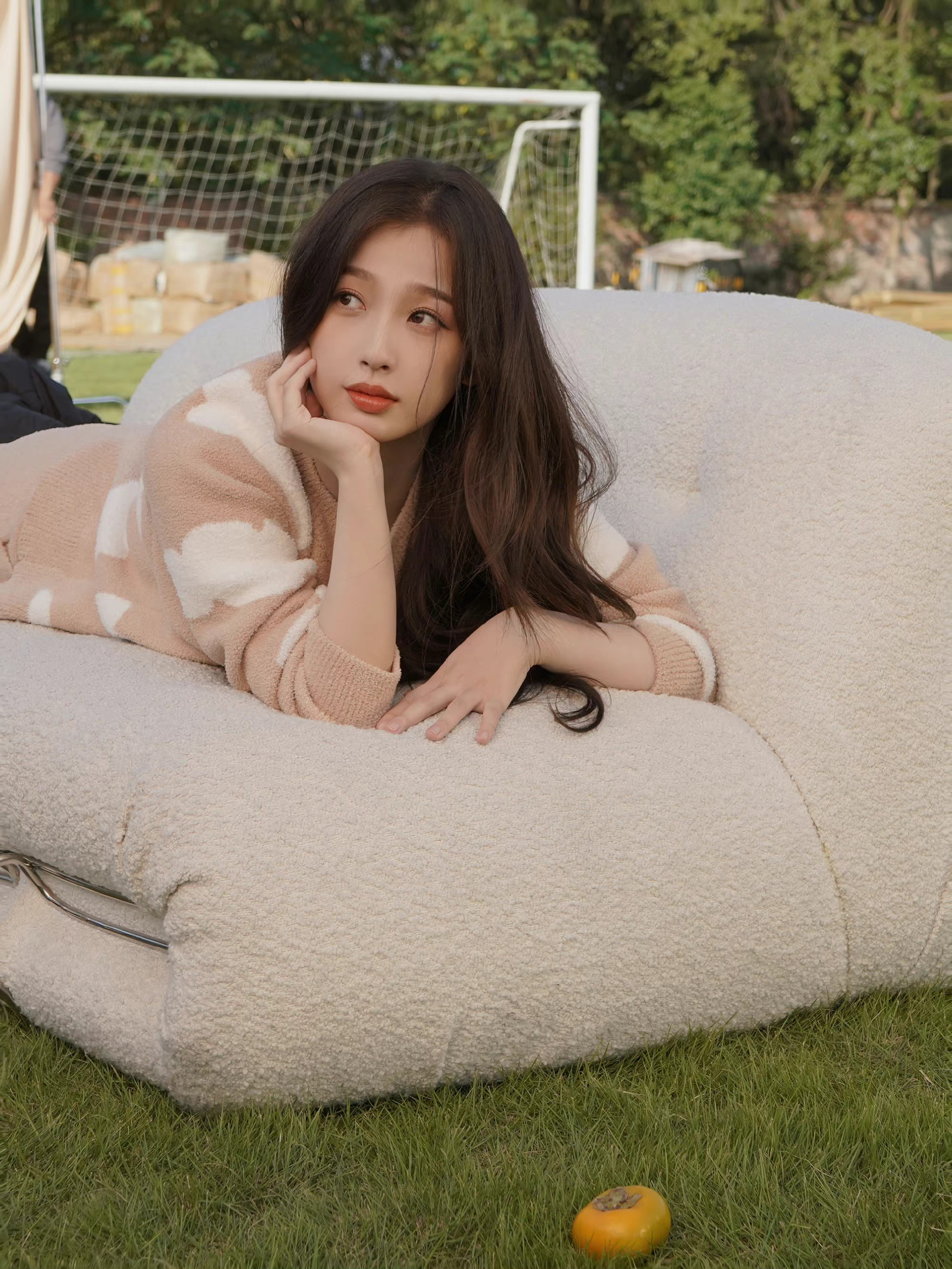 虞书欣的拍摄花絮vlog,记录少女感满满的漂亮瞬间