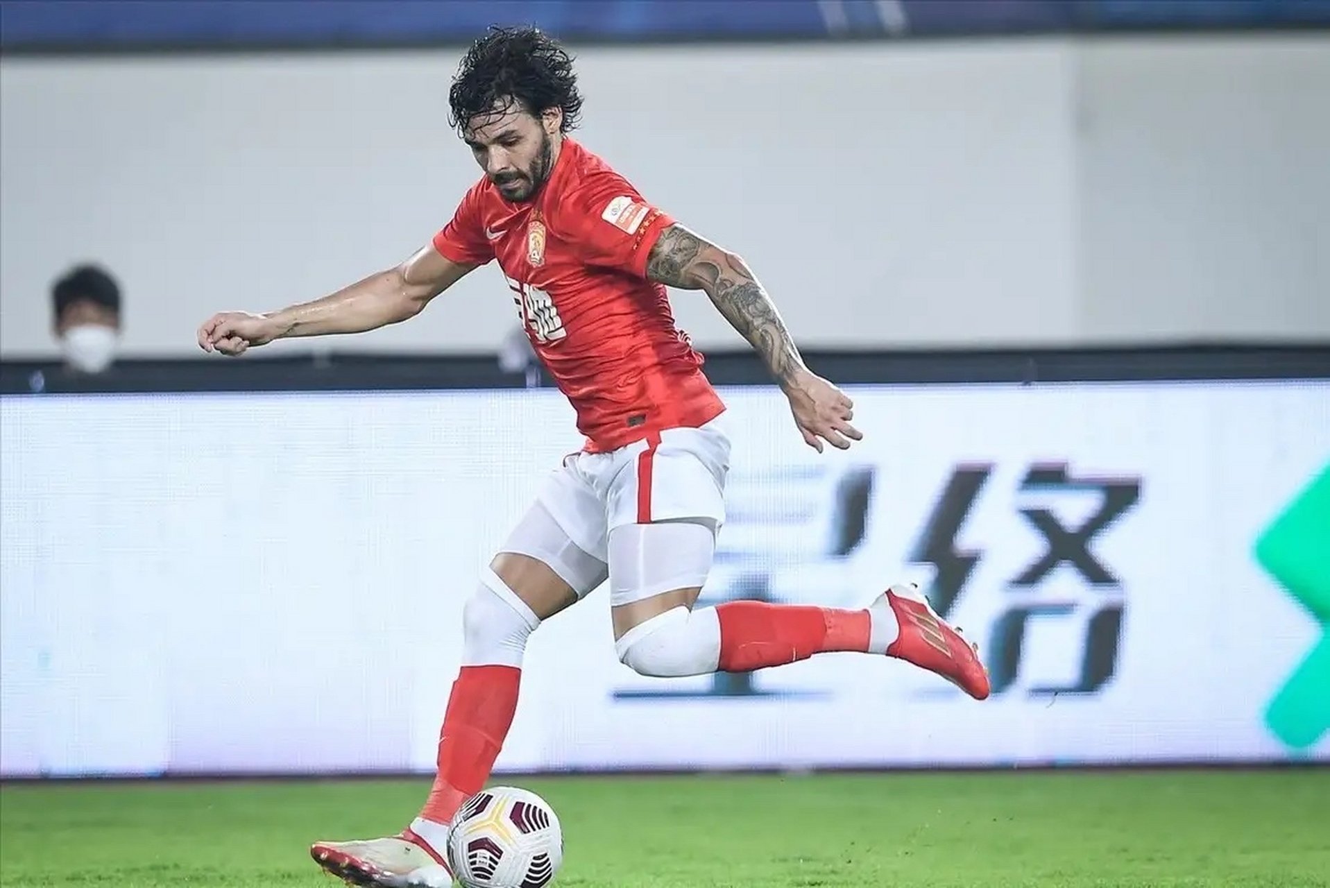 关于广州恒大外援高拉特突破技术进步，继续亮眼的信息