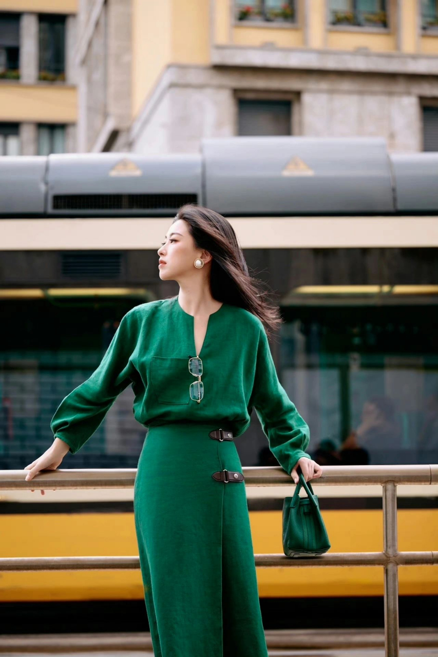 朱珠 33323532 3736383138米兰发布会穿搭 风情万