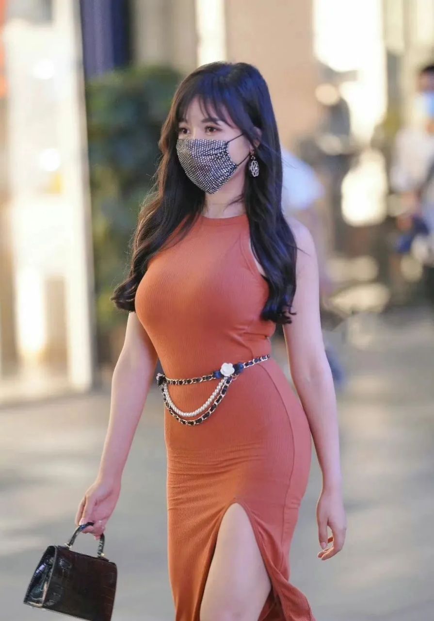 街拍圆润微胖美女,性感好身材