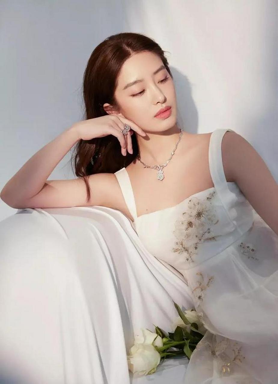 性感妩媚的杨采钰#明星生图大赏# #我们都爱聊八卦# #娱乐