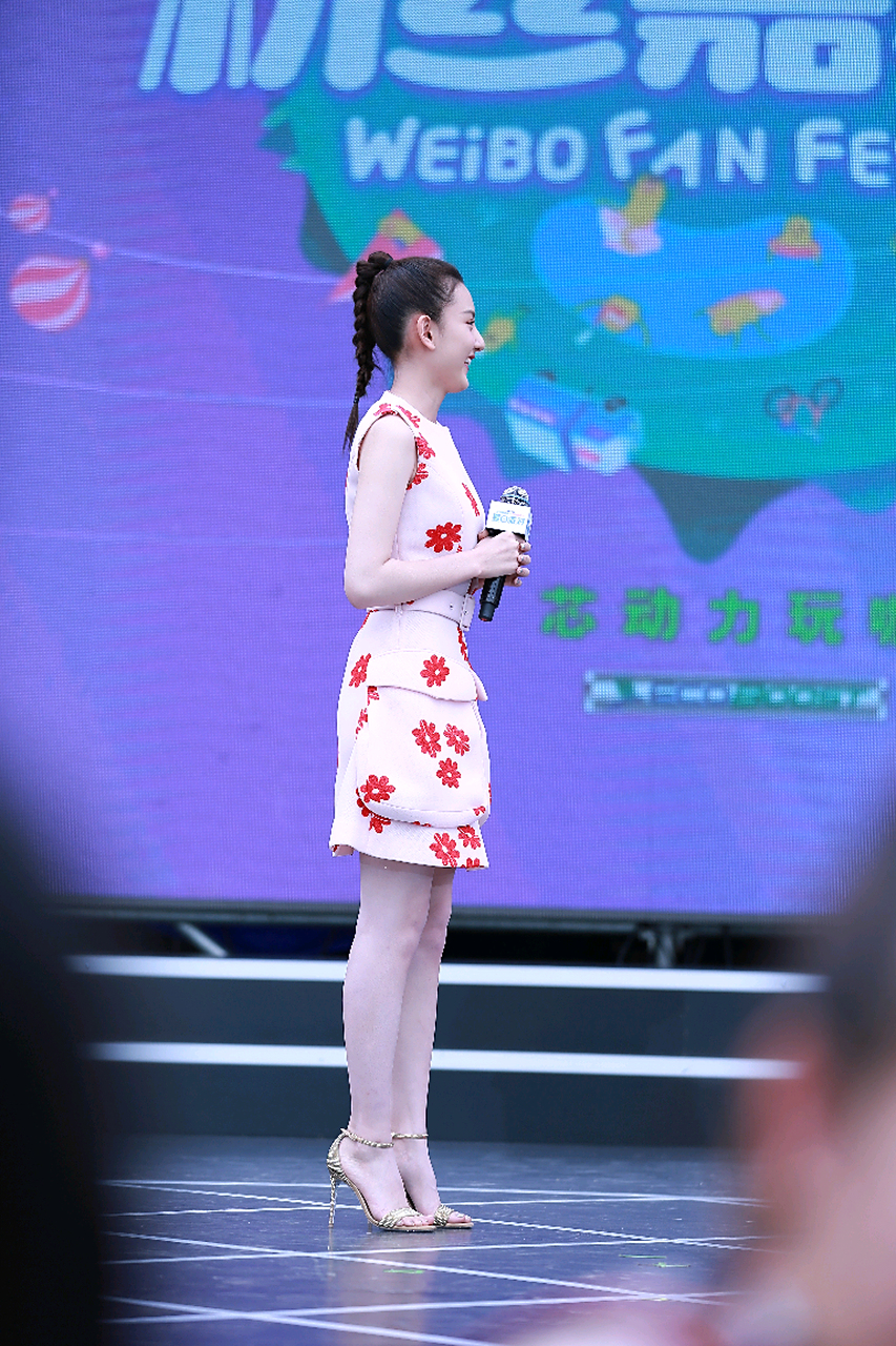 容祖儿这腿真是又长又白